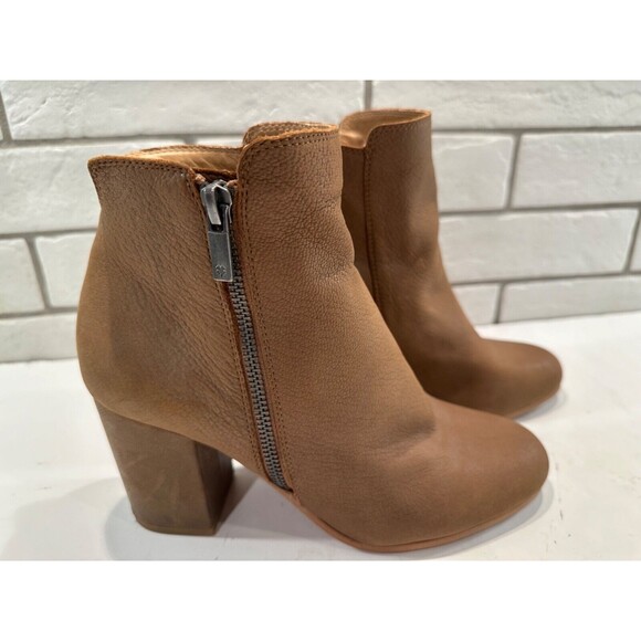 Lucky Brand Boots 7.5 Booties Shaynah Taupe Brown Suede Zip Block Heel Ankle - Picture 2 of 6